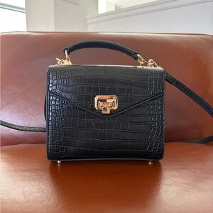 Chic Black Crocodile-Embossed Crossbody Bag